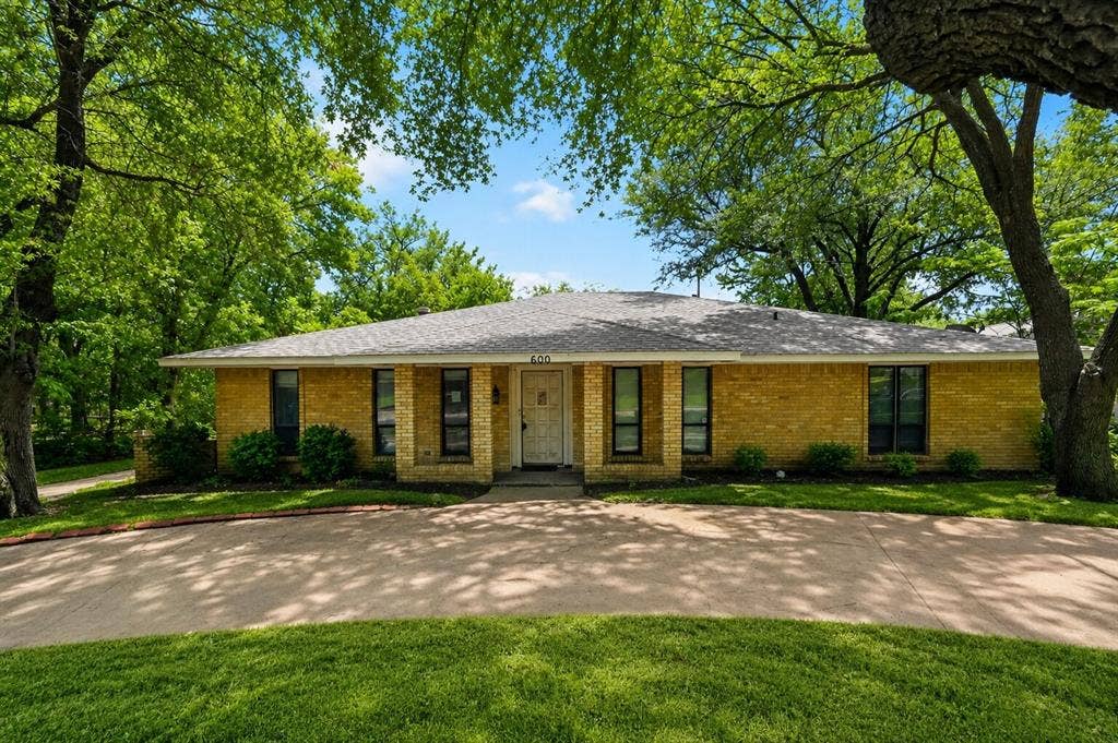 600 Terrace Drive, DeSoto, TX 75115 Ranch-style residence featuring a light brick exterior and a gray shingle roof