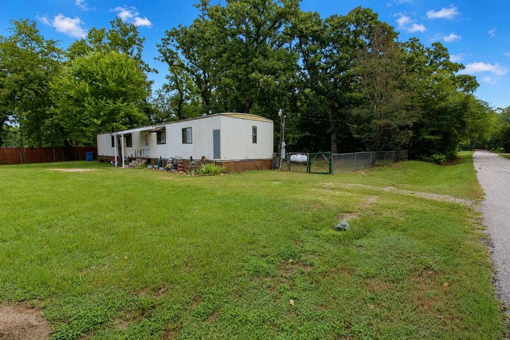 921 Crown Drive, Tool, TX 75143 921 Crown Drive, Tool, TX 75143