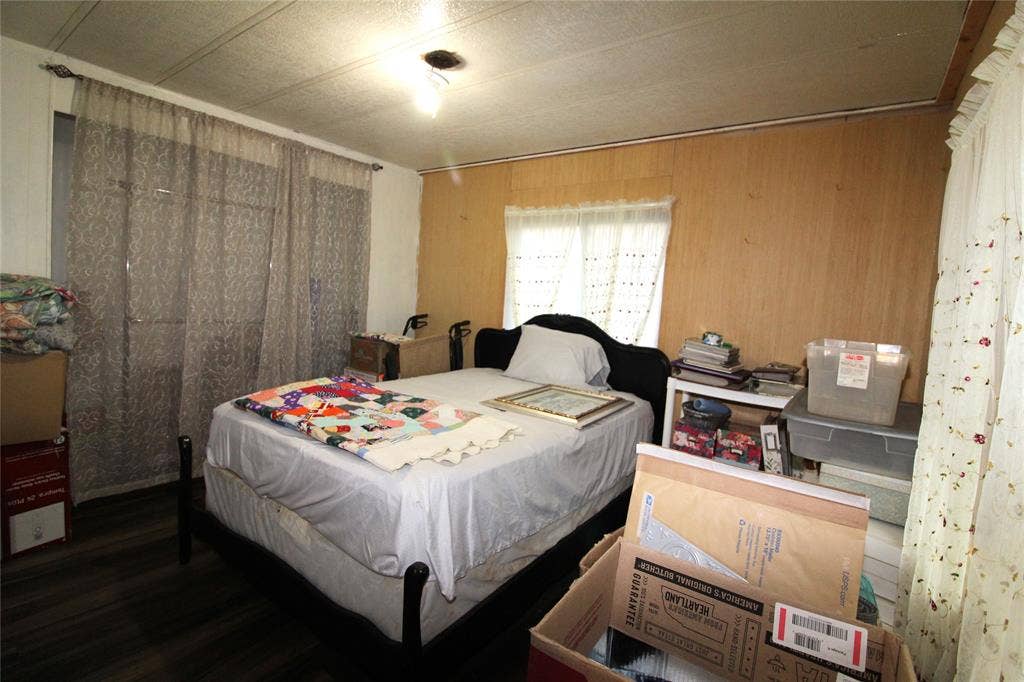 921 Crown Drive, Tool, TX 75143 Image quality insufficient for description