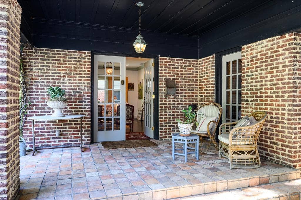 1144 N Windomere Avenue, Dallas, TX 75208 Front Porch