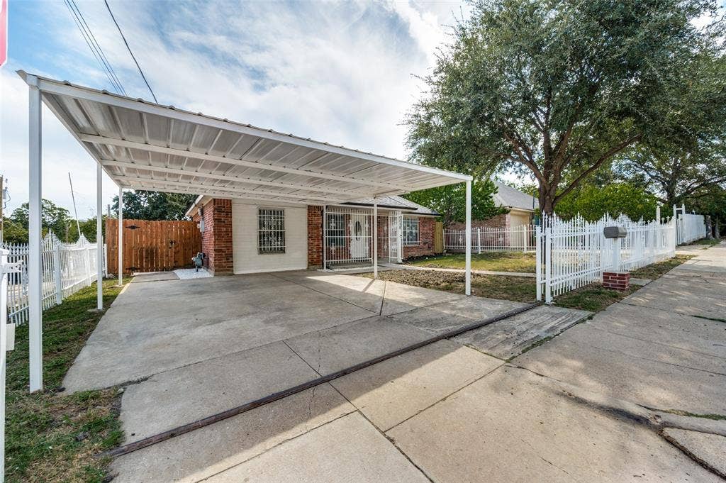 2238 Arroyo Avenue, Dallas, TX 75219 2238 Arroyo Avenue, Dallas, TX 75219