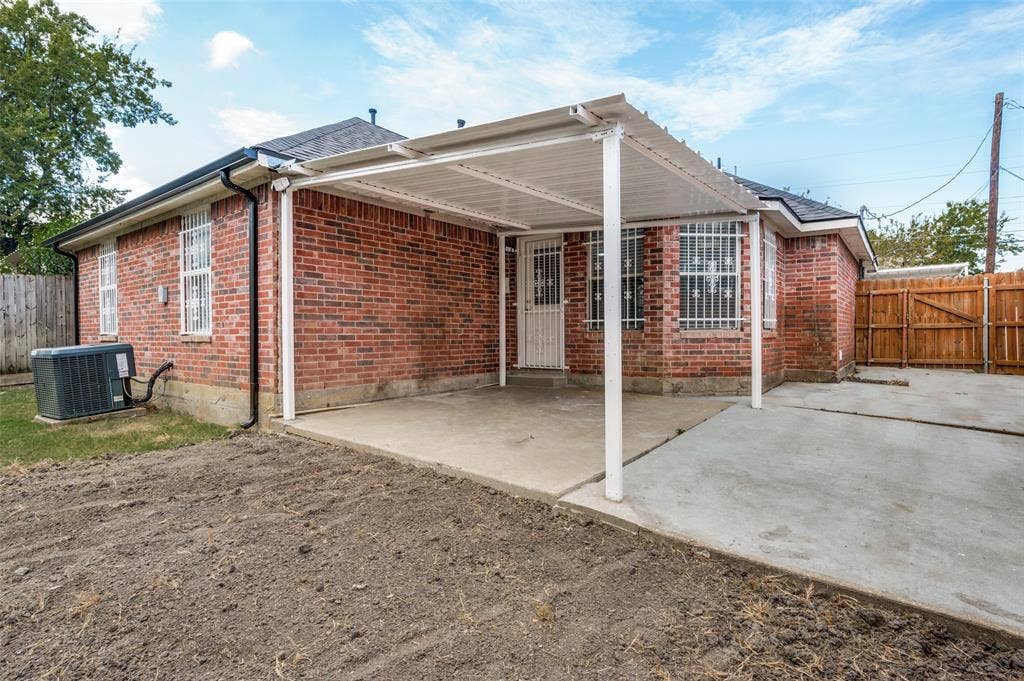 2238 Arroyo Avenue, Dallas, TX 75219 2238 Arroyo Avenue, Dallas, TX 75219