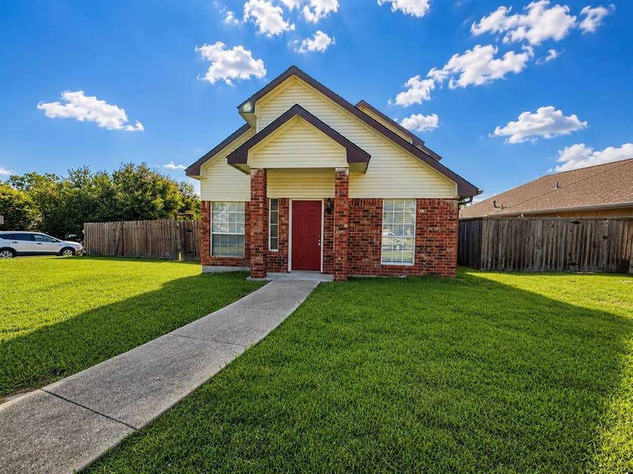 Property photo for 510 E Stone Circle, Wylie, TX