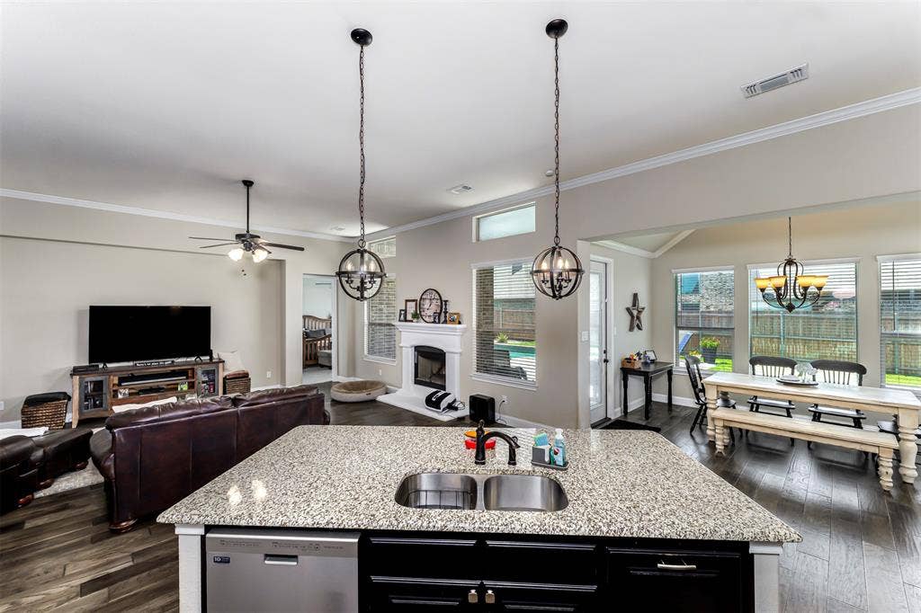 606 Lonesome Dove Drive, Midlothian, TX 76065 606 Lonesome Dove Drive, Midlothian, TX 76065