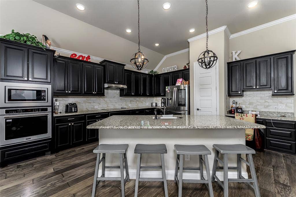 606 Lonesome Dove Drive, Midlothian, TX 76065 606 Lonesome Dove Drive, Midlothian, TX 76065