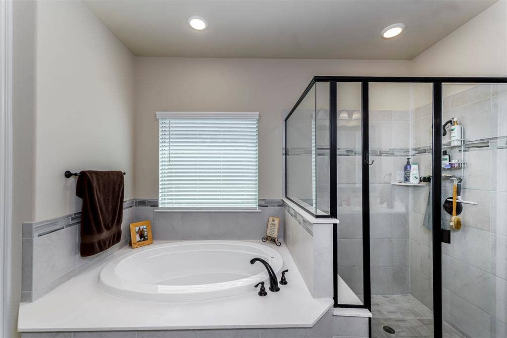 606 Lonesome Dove Drive, Midlothian, TX 76065 606 Lonesome Dove Drive, Midlothian, TX 76065