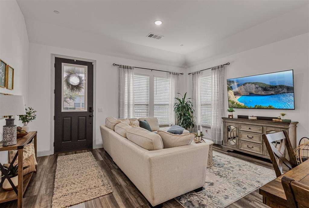 Living room of 1005 4th St, Argyle, TX in Harvest in Denton County, Texas