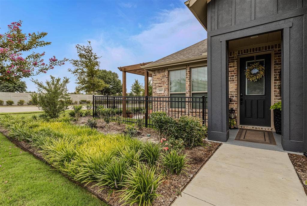 Front entry with lawn maintenance provided by HOA of 1005 4th St, Argyle, TX in Harvest in Denton County, Texas
