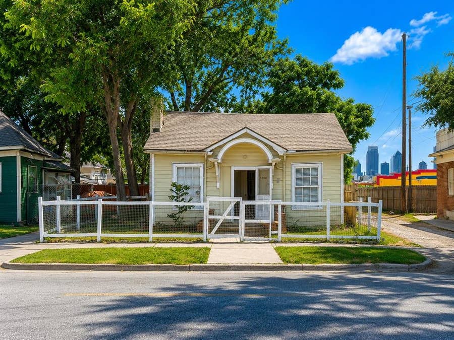 Property photo for 1209 N Carroll Avenue, Dallas, TX