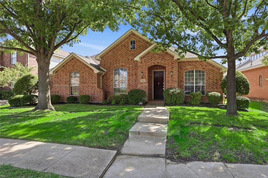 Property photo for 2718 Serena Court, Garland, TX