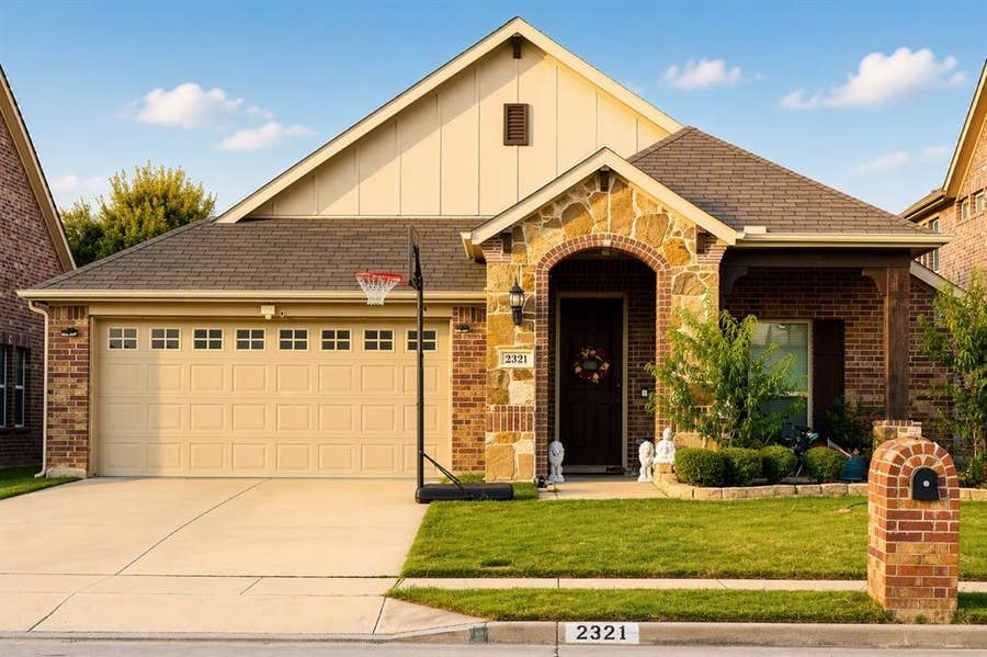 Property photo for 2321 PETUNIA LN, Rowlett, TX