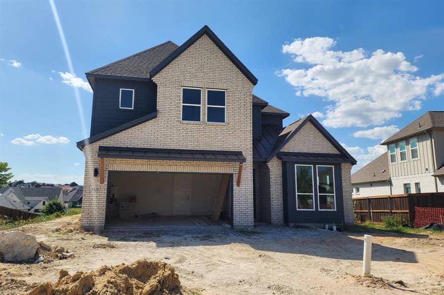 Property photo for 1820 Crested Ridge Road, Fort Worth, TX