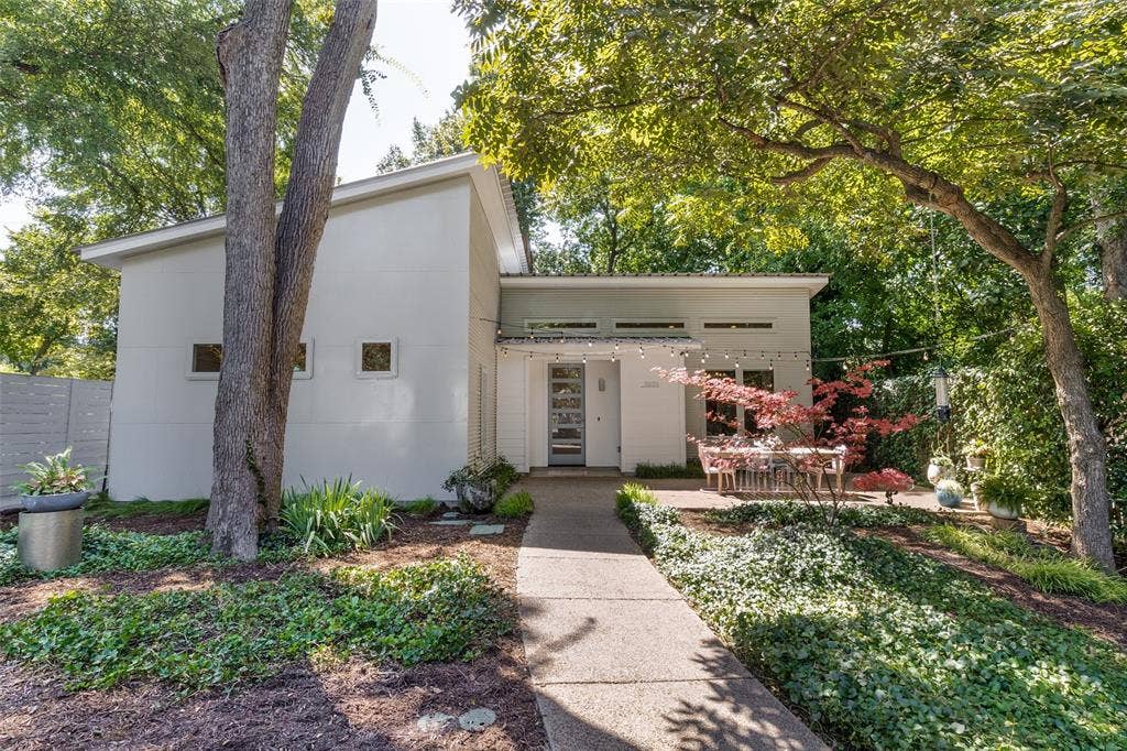 8820 Eustis Avenue, Dallas, TX 75218 8820 Eustis Avenue, Dallas, TX 75218