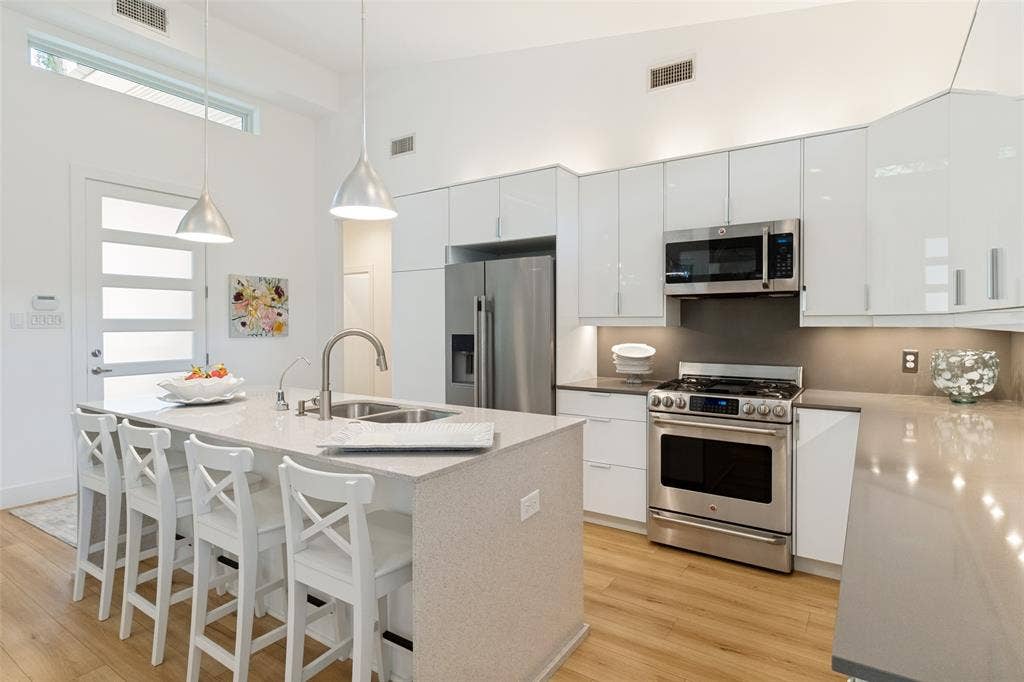 8820 Eustis Avenue, Dallas, TX 75218 8820 Eustis Avenue, Dallas, TX 75218
