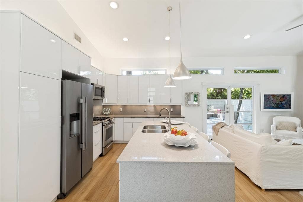 8820 Eustis Avenue, Dallas, TX 75218 Great kitchen for entertaining