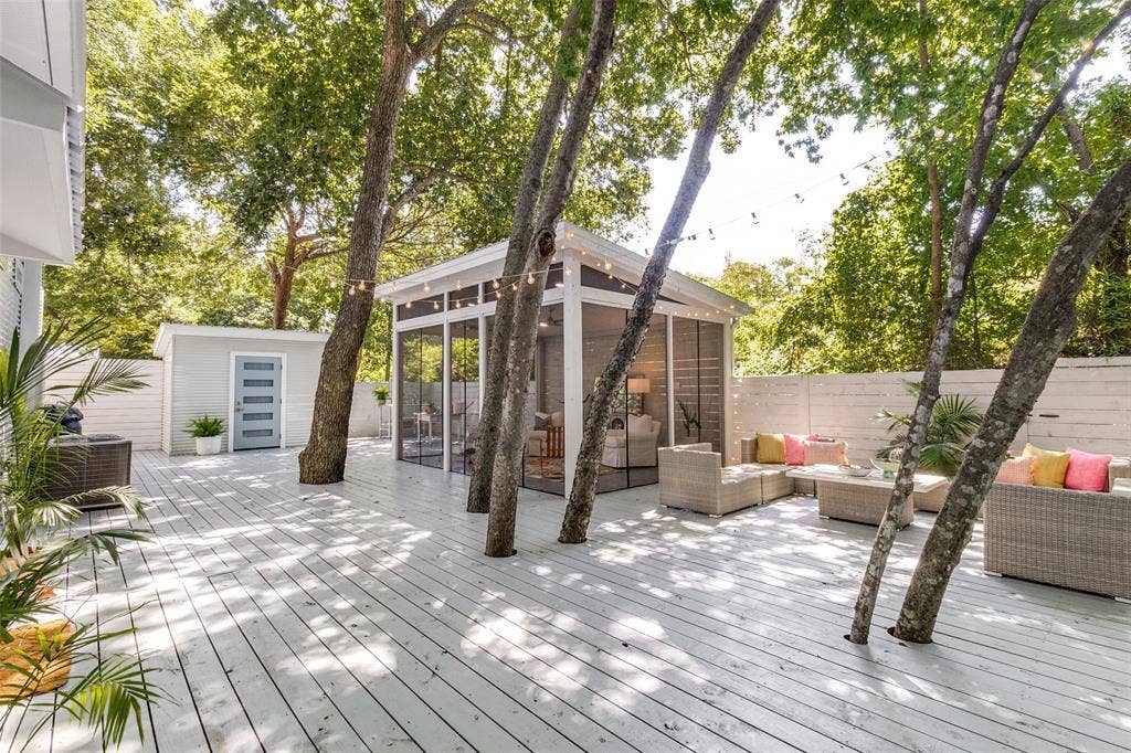 8820 Eustis Avenue, Dallas, TX 75218 8820 Eustis Avenue, Dallas, TX 75218