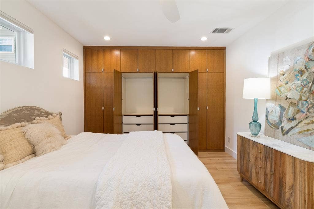 8820 Eustis Avenue, Dallas, TX 75218 Custom primary closet