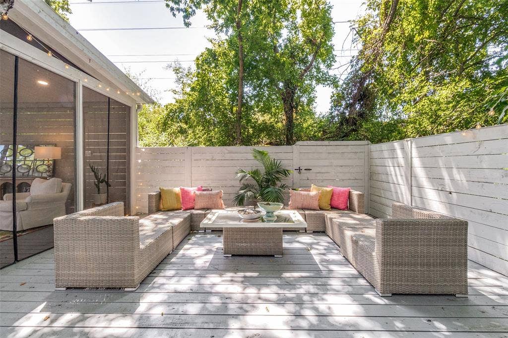 8820 Eustis Avenue, Dallas, TX 75218 8820 Eustis Avenue, Dallas, TX 75218