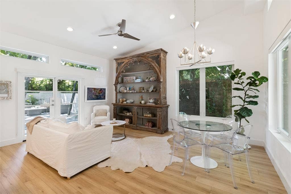 8820 Eustis Avenue, Dallas, TX 75218 Open living and dining