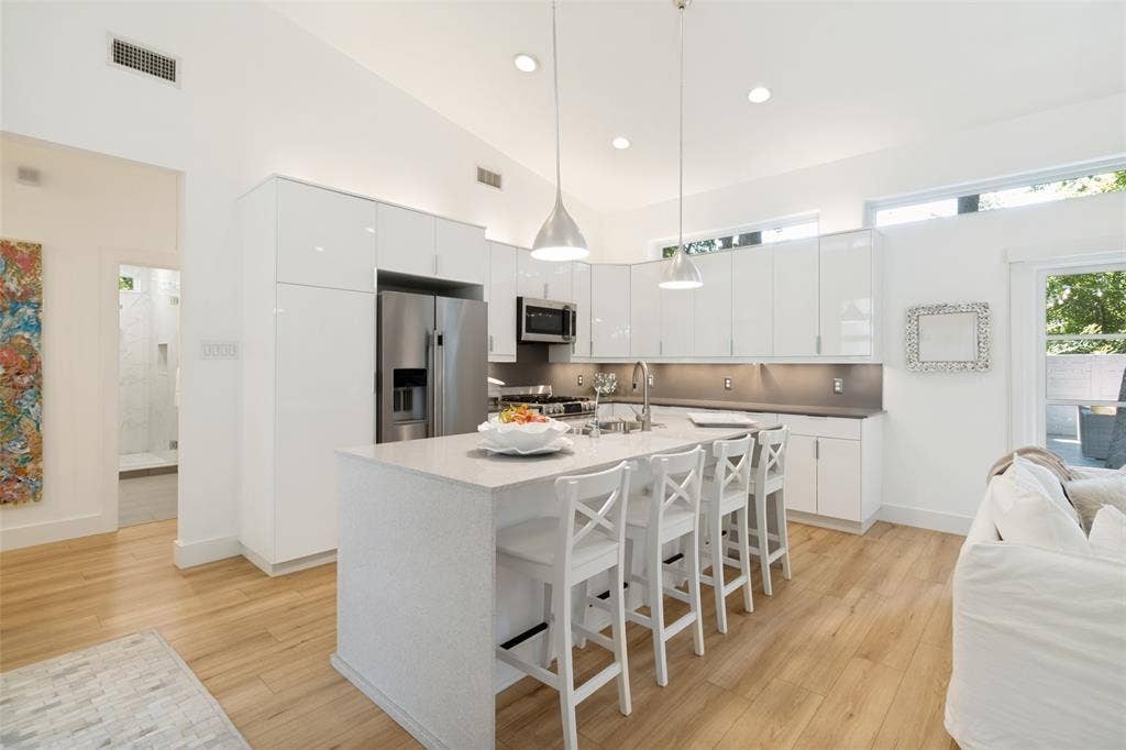 8820 Eustis Avenue, Dallas, TX 75218 Large island with space for eating