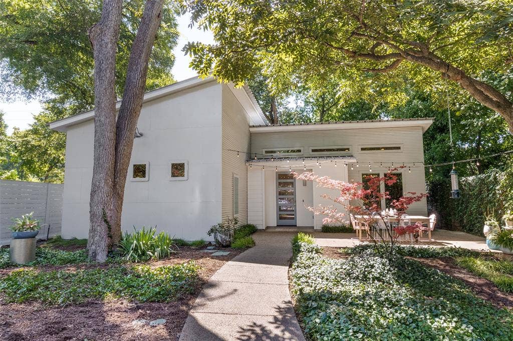 8820 Eustis Avenue, Dallas, TX 75218 8820 Eustis Avenue, Dallas, TX 75218