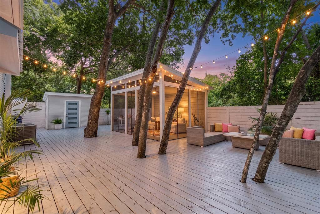 8820 Eustis Avenue, Dallas, TX 75218 8820 Eustis outdoor living