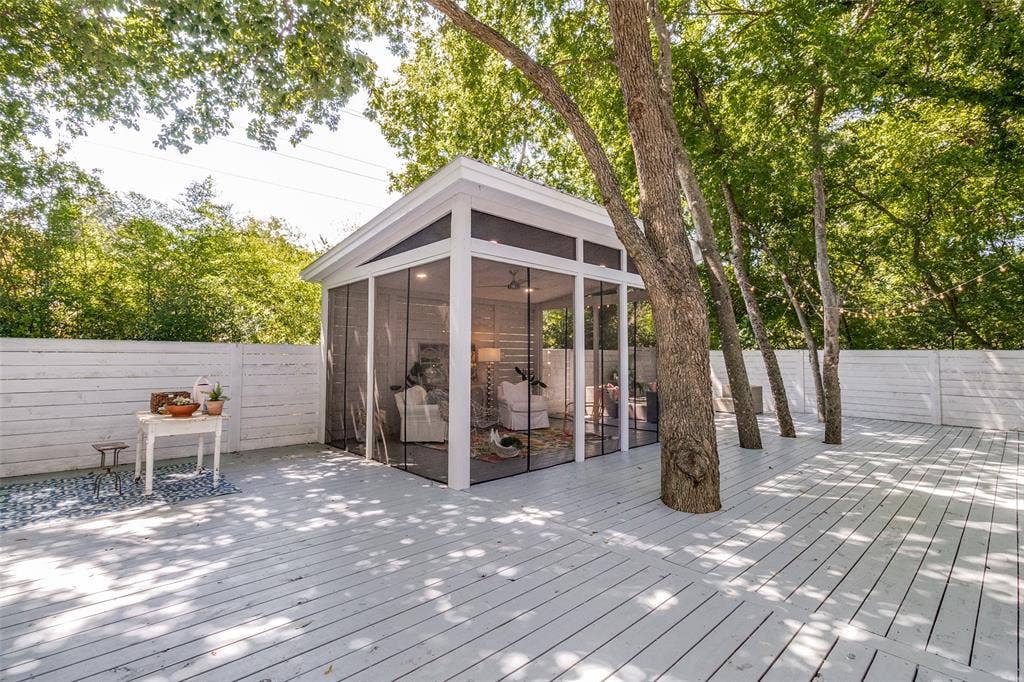 8820 Eustis Avenue, Dallas, TX 75218 8820 Eustis Avenue, Dallas, TX 75218