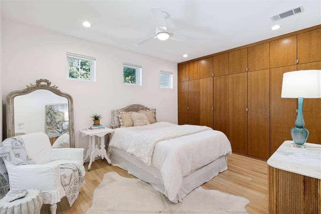 8820 Eustis Avenue, Dallas, TX 75218 8820 Eustis Avenue, Dallas, TX 75218
