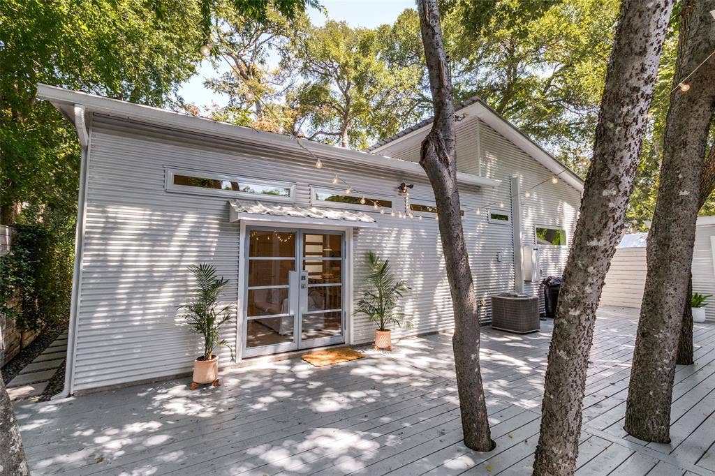 8820 Eustis Avenue, Dallas, TX 75218 8820 Eustis Avenue, Dallas, TX 75218