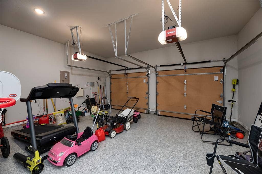 1109 10th Street, Argyle, TX 76226 Epoxy flooring in the garage - 3 car garage