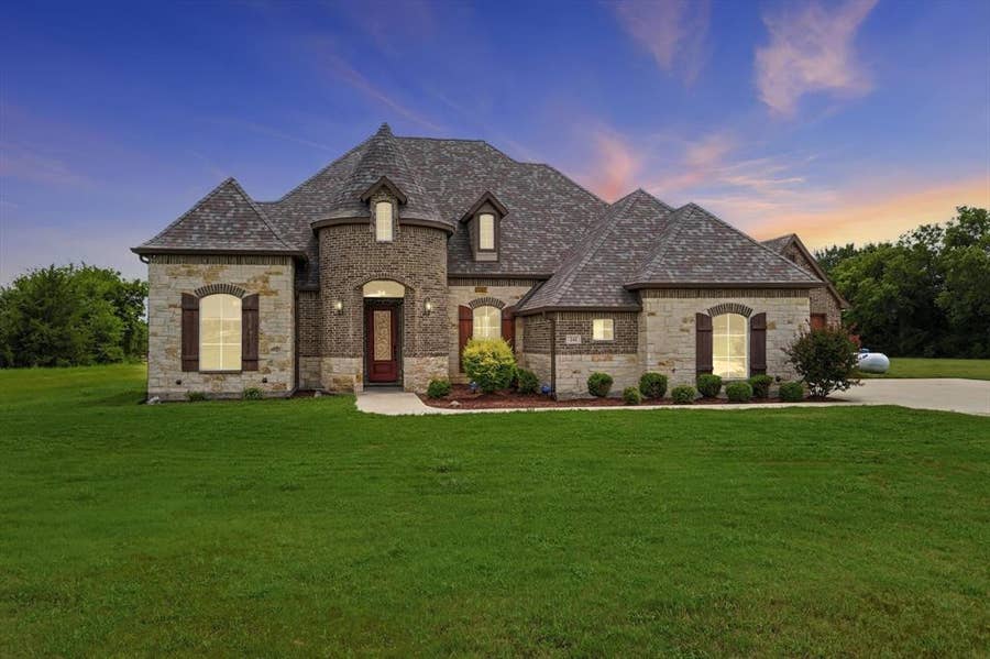 Property photo for 241 Rockett Lane, Pecan Hill, TX