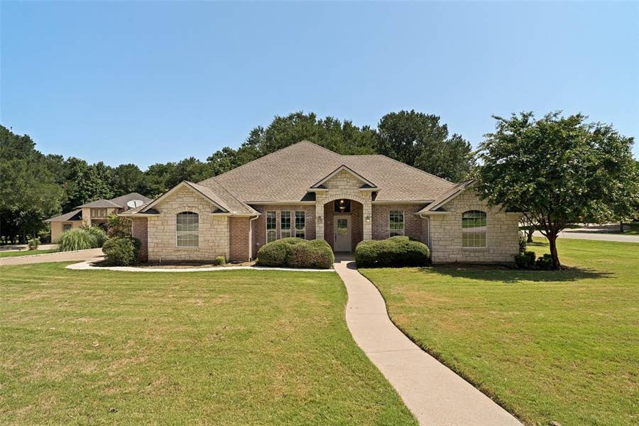 Property photo for 8501 Ormond Court, Granbury, TX