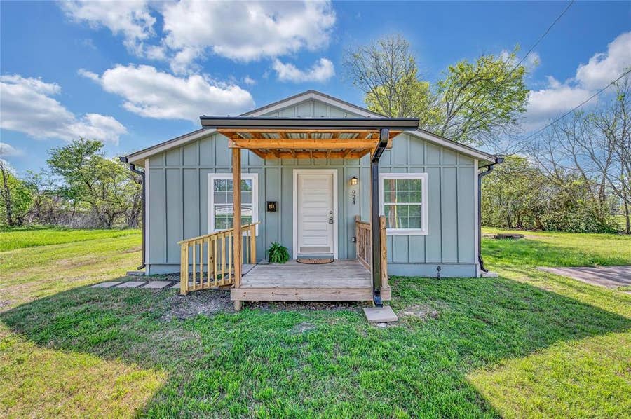 Property photo for 924 Gurley Lane, Waco, TX