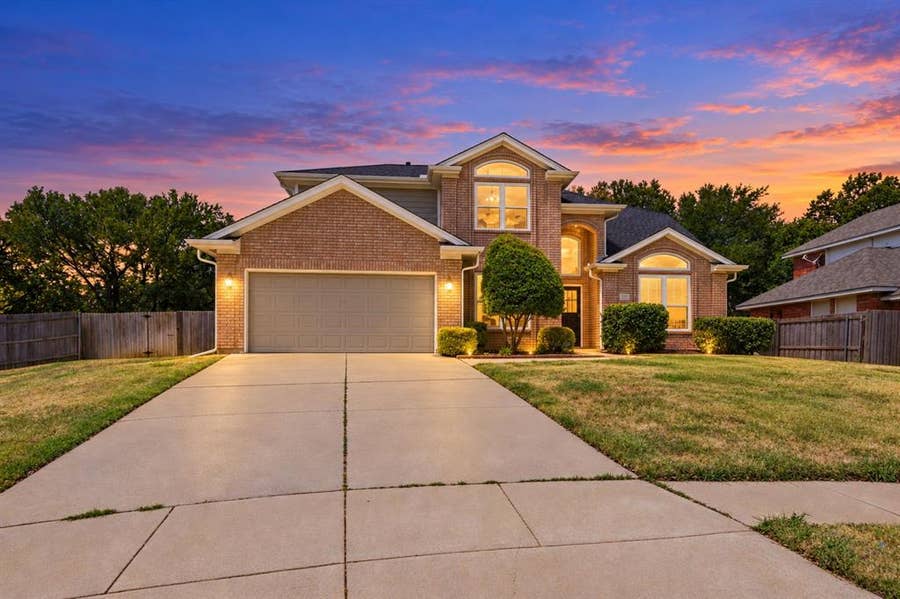 Property photo for 901 Tennison Drive, Euless, TX