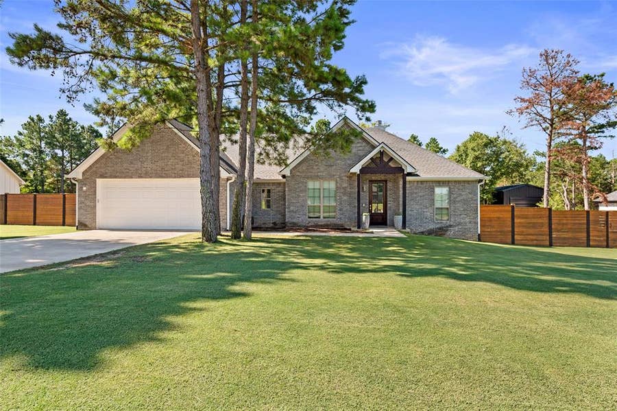 Property photo for 19355 Cedarpark Place, Lindale, TX