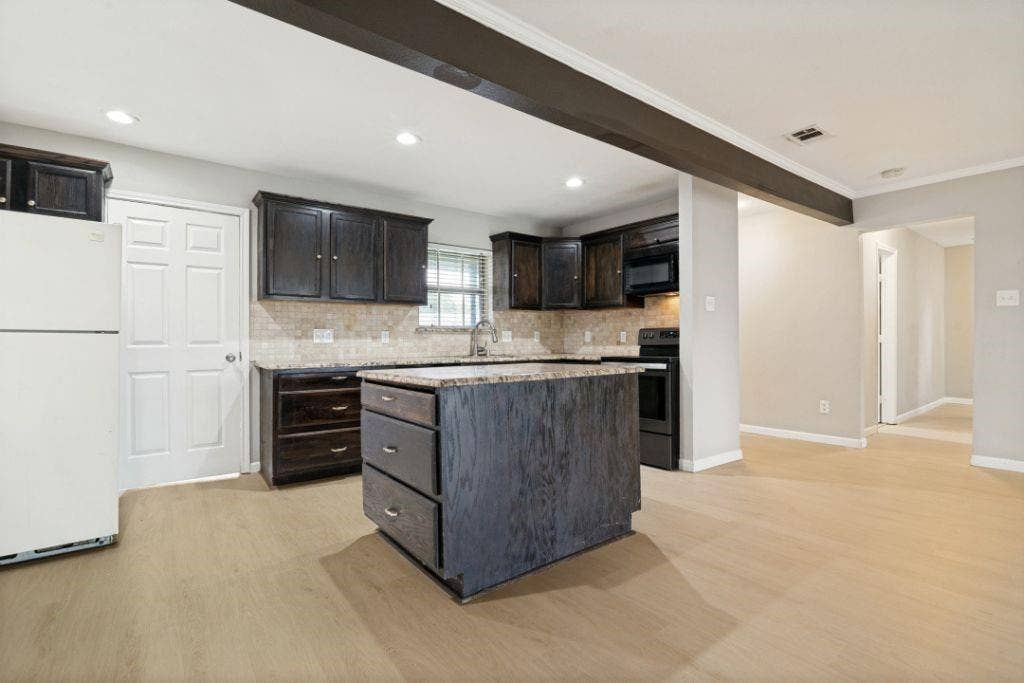 2426 Whit Drive, Mesquite, TX 75150 2426 Whit Drive, Mesquite, TX 75150