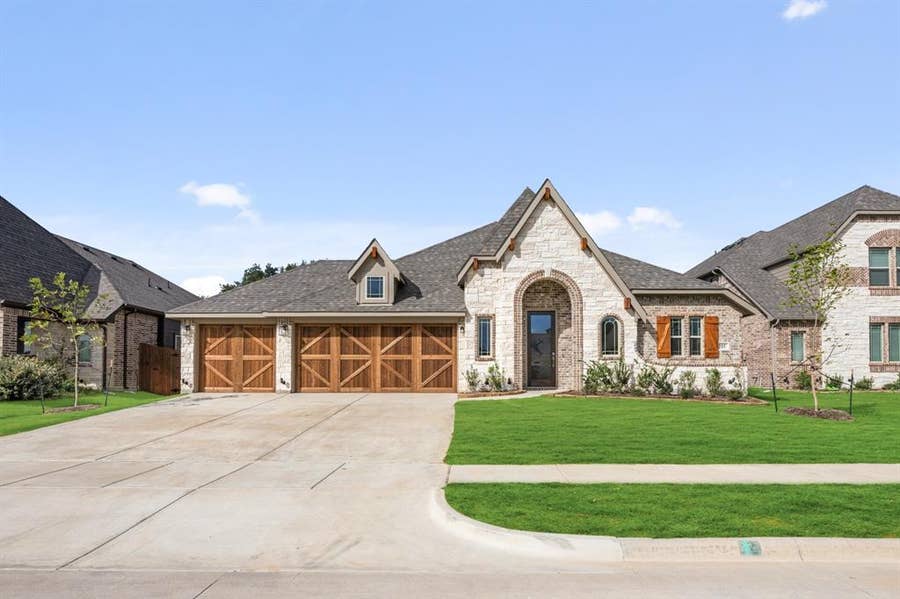 Property photo for 215 Memory Lane, Waxahachie, TX