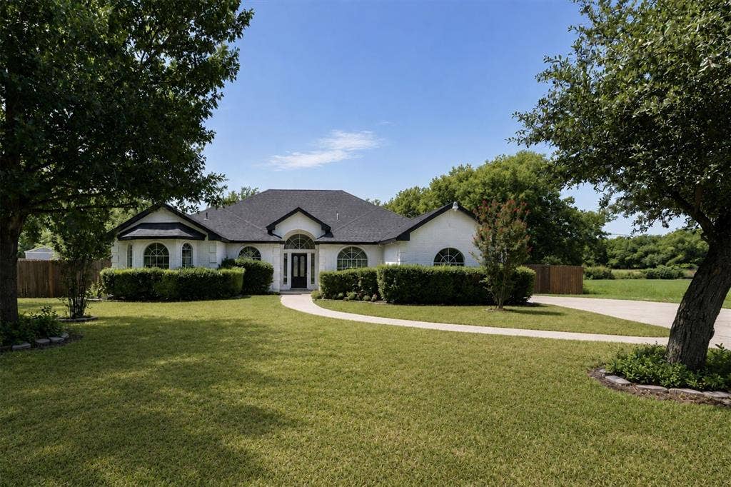 214 Pearly Top Drive, Glenn Heights, TX 75154