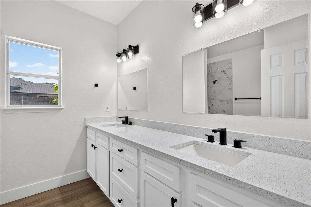 214 Pearly Top Drive, Glenn Heights, TX 75154