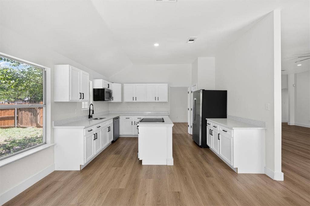214 Pearly Top Drive, Glenn Heights, TX 75154