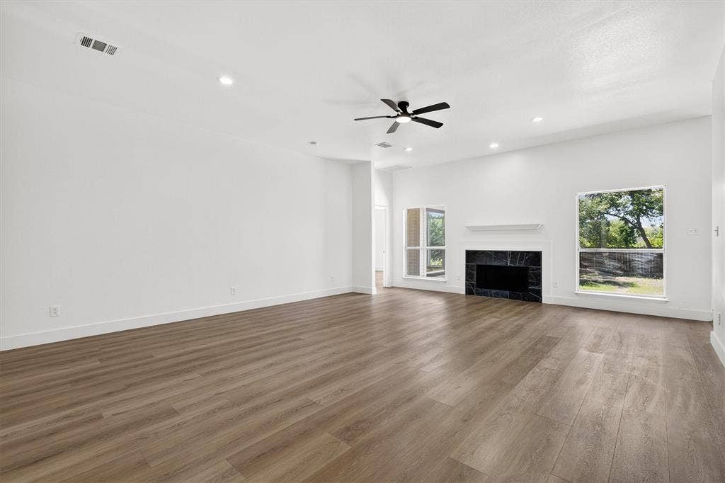 214 Pearly Top Drive, Glenn Heights, TX 75154