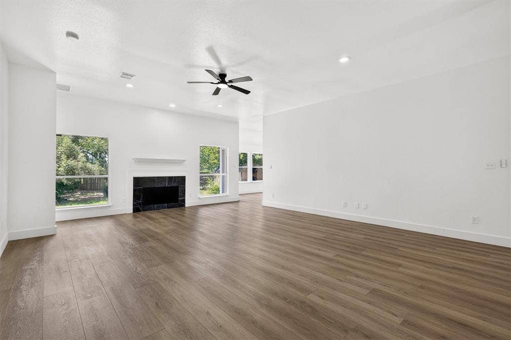 214 Pearly Top Drive, Glenn Heights, TX 75154