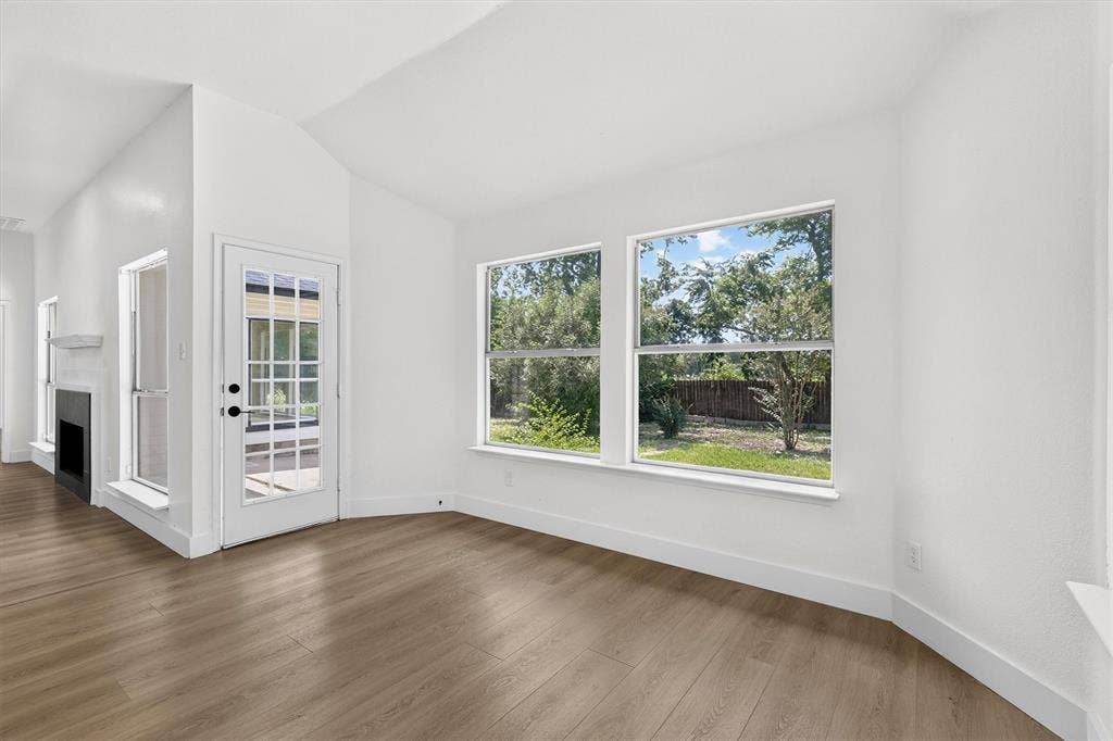 214 Pearly Top Drive, Glenn Heights, TX 75154