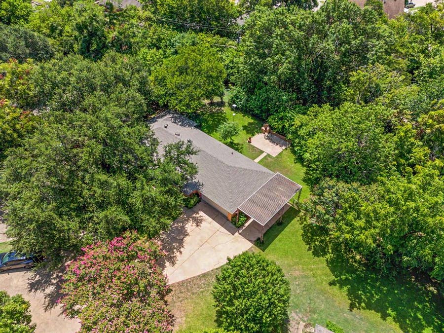 Property photo for 526 Nesbit Court, Garland, TX