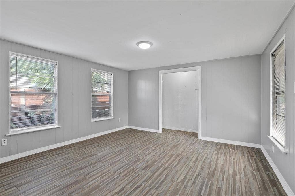 2821 Gladstone Drive, Dallas, TX 75211
