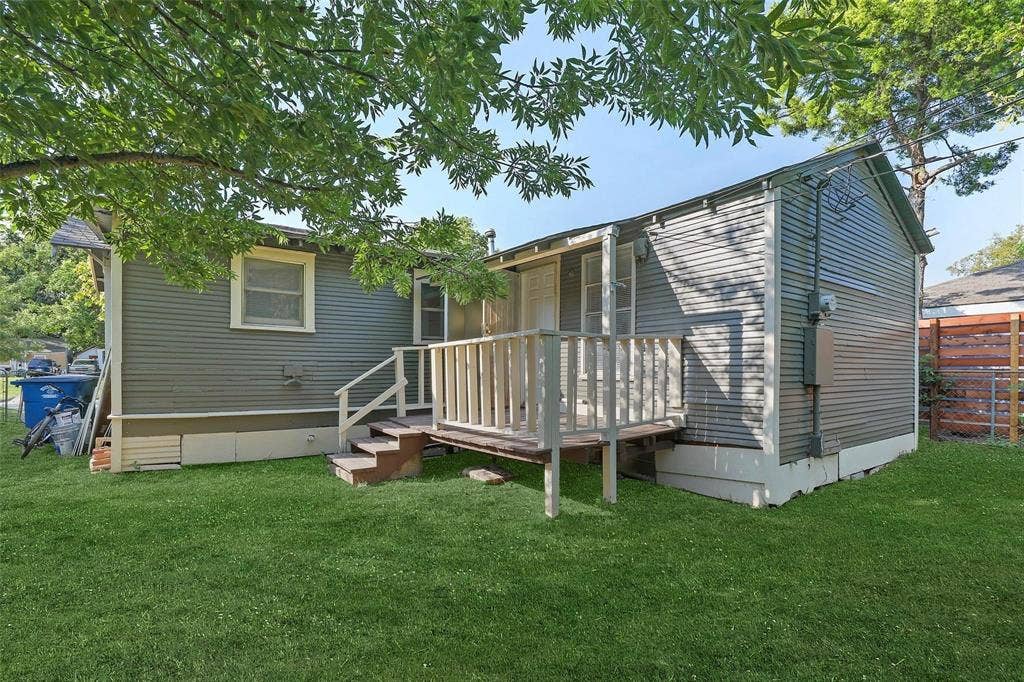 2821 Gladstone Drive, Dallas, TX 75211