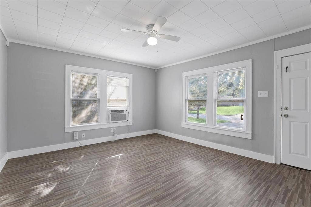 2821 Gladstone Drive, Dallas, TX 75211