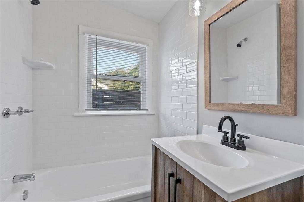 2821 Gladstone Drive, Dallas, TX 75211