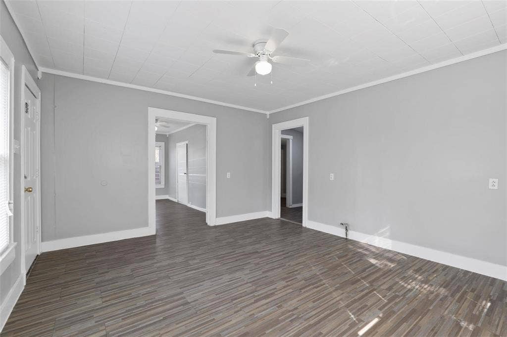 2821 Gladstone Drive, Dallas, TX 75211