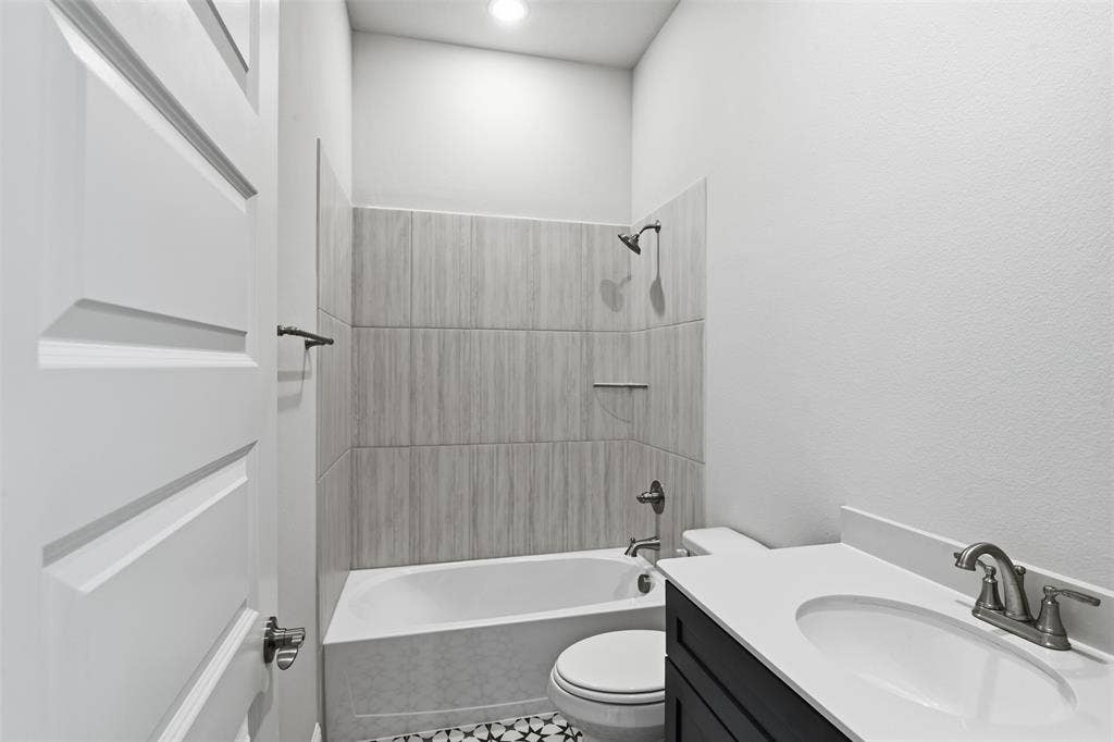 2524 Ballaster Mews, Rowlett, TX 75088 2524 Ballaster Mews, Rowlett, TX 75088